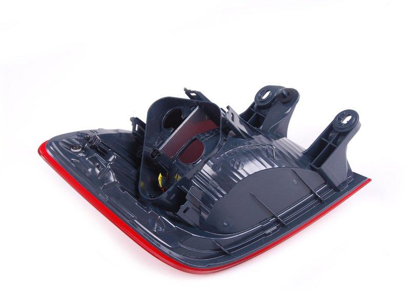 F30 фонарь правый внешний