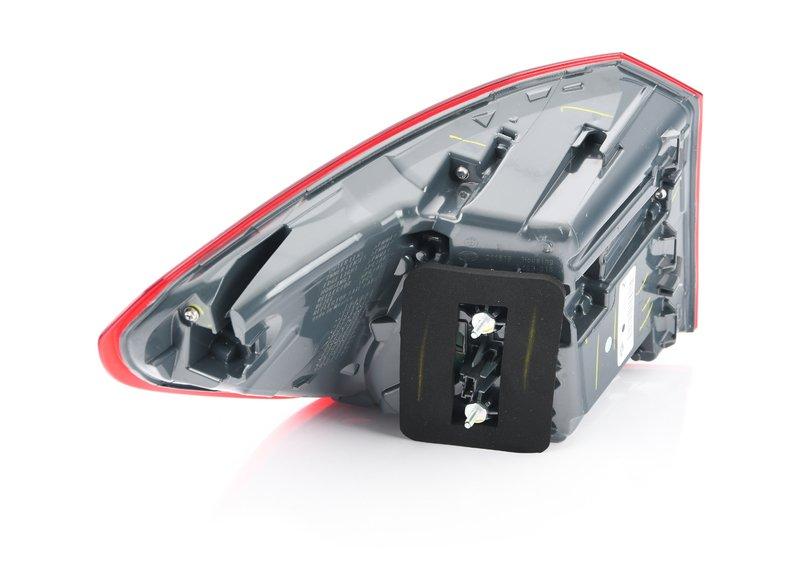 Блок задних фонарей на крыле П