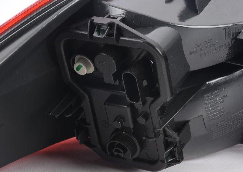 Блок задних фонарей на крыле П