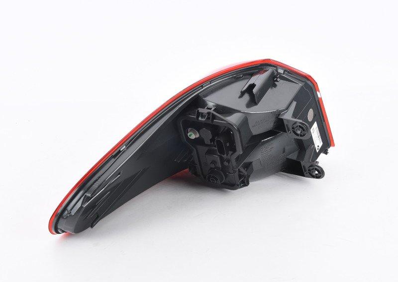 Блок задних фонарей на крыле П