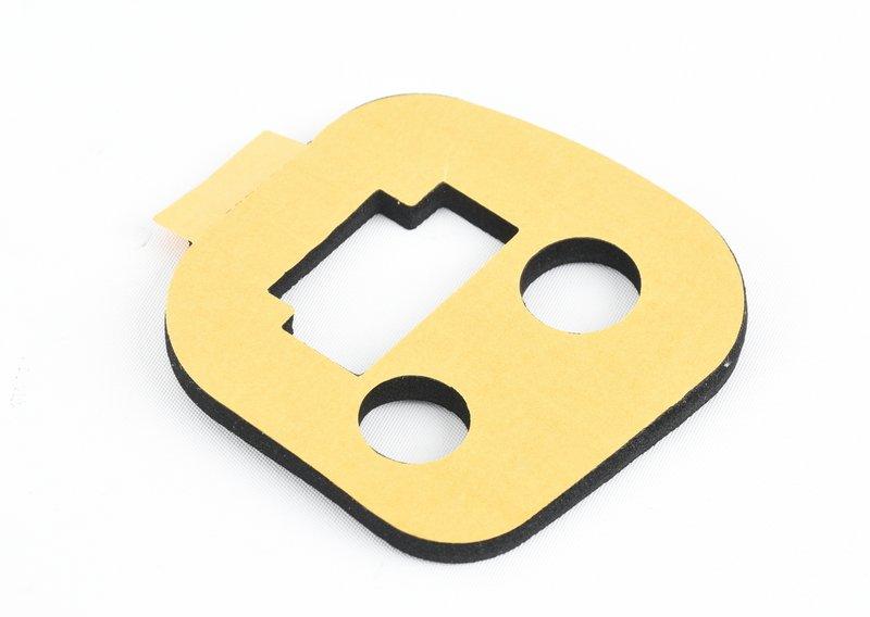 Уплотнитель блока фонарей на крыле Л