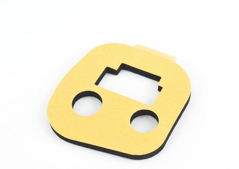 Уплотнитель блока фонарей на крыле П