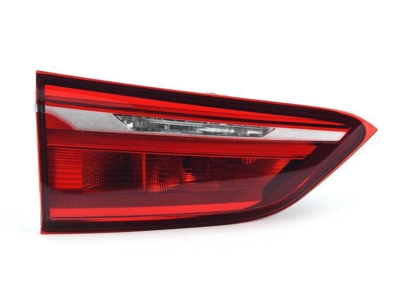 Задний фонарь в крышке багажника. слева