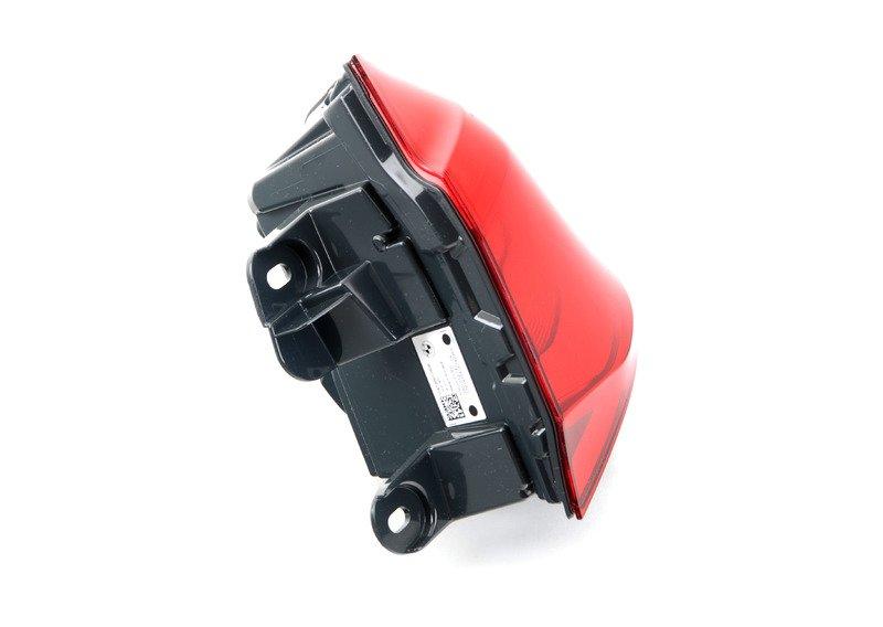 Блок задних фонарей на крыле П