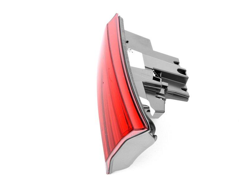 Блок задних фонарей на багажной двери П