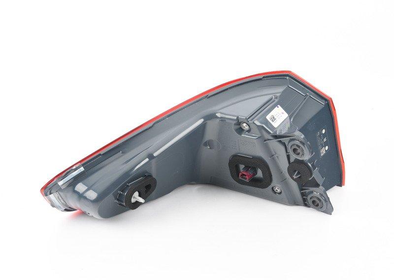 Блок задних фонарей на крыле П