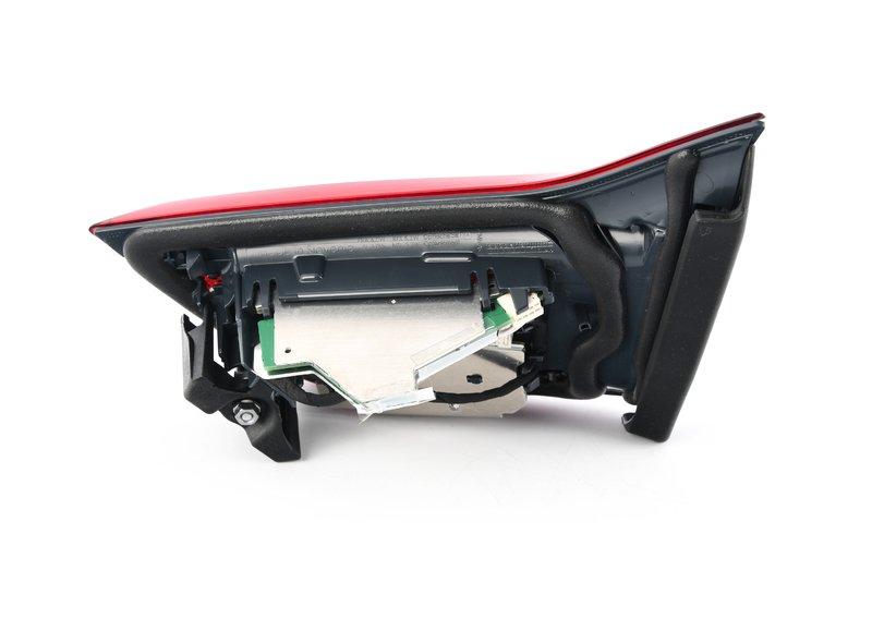 Блок задних фонарей на багажной двери Л