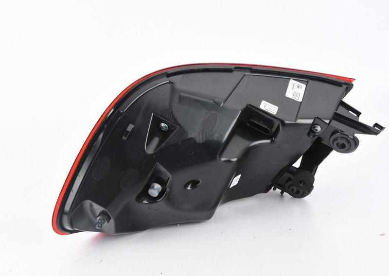 Блок задних фонарей на крыле Л