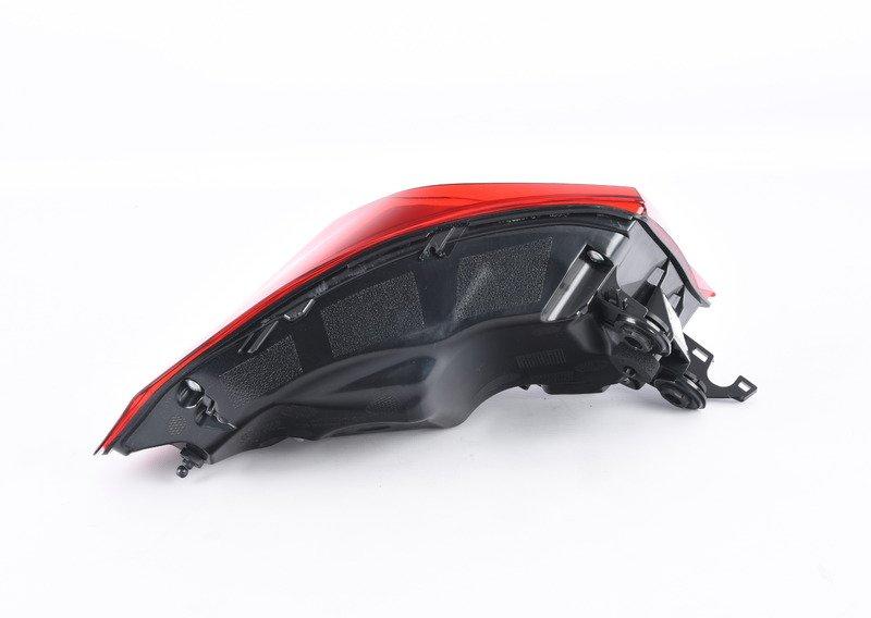 Блок задних фонарей на крыле П