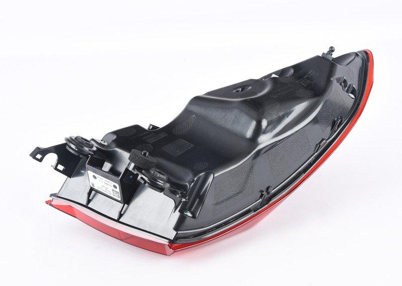 Блок задних фонарей на крыле П