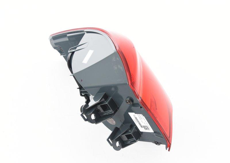 Блок задних фонарей на крыле П