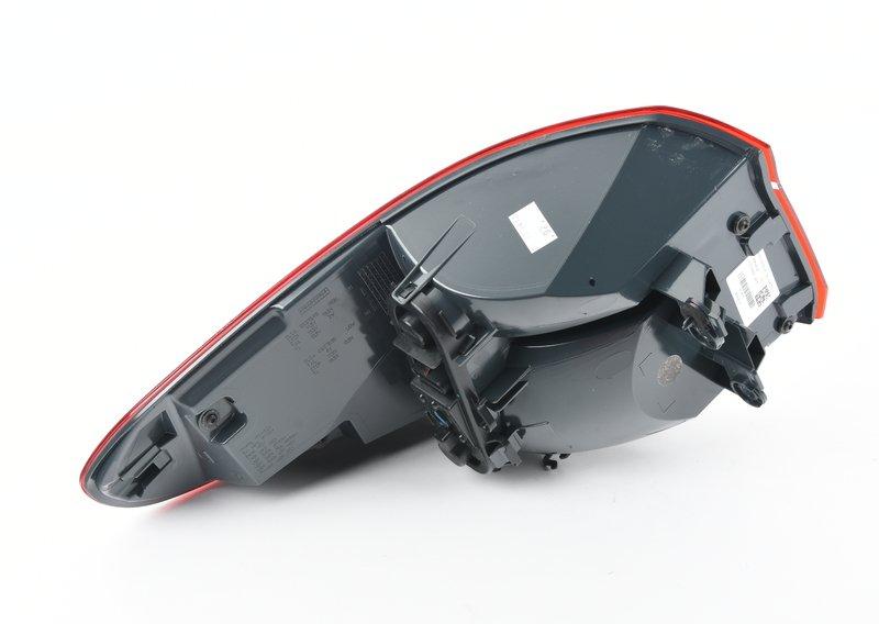 Блок задних фонарей на крыле П