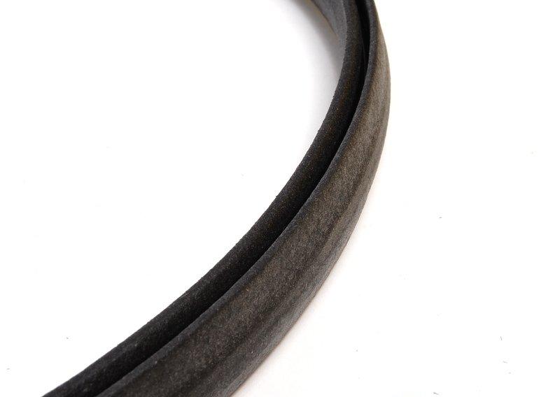 Уплотнитель блока задних фонарей