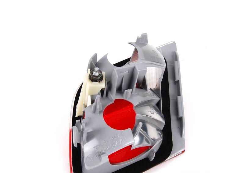 Блок задних фонарей на багажной двери Л