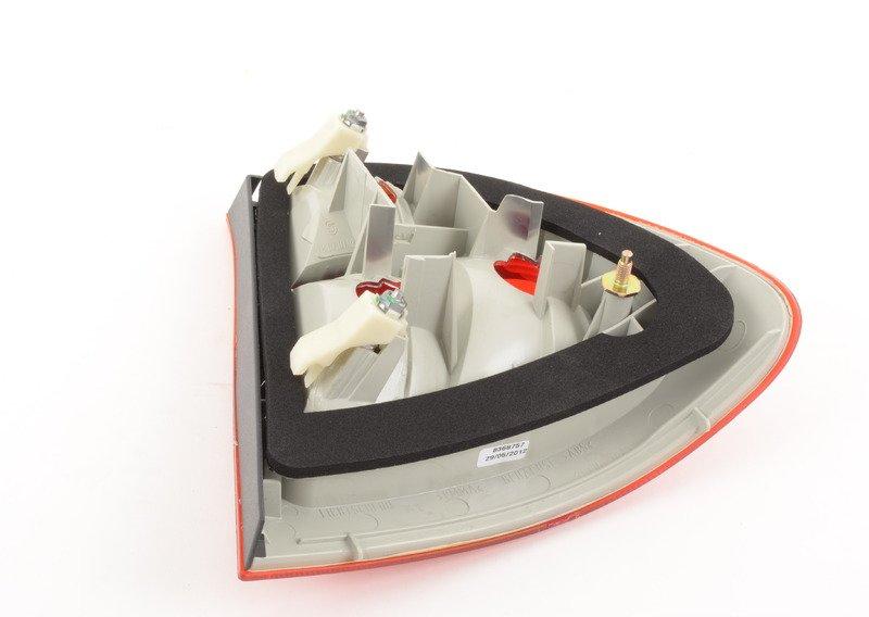 Блок задних фонарей на крыле Л