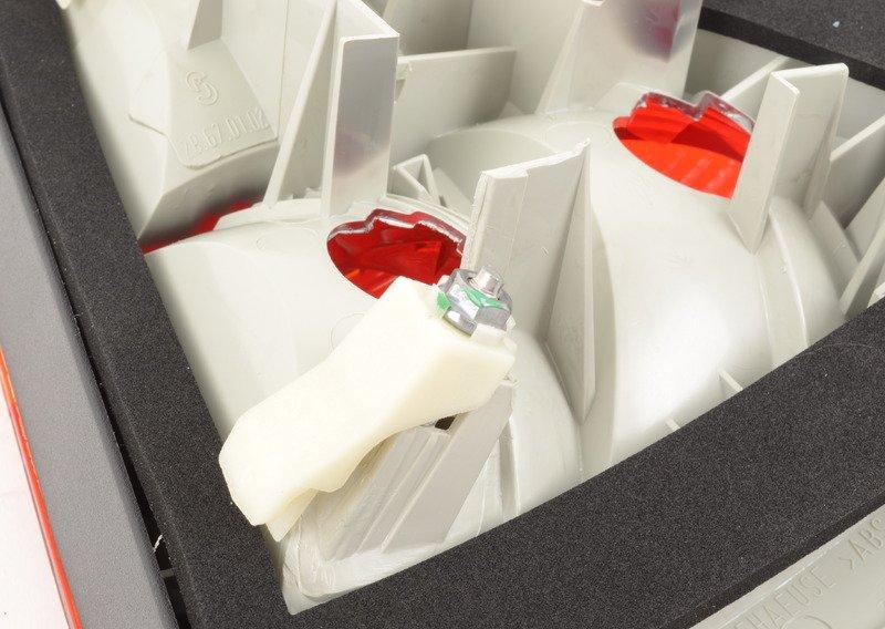 Блок задних фонарей на крыле Л