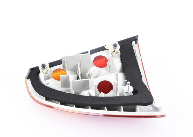 Блок задних фонарей на крыле П