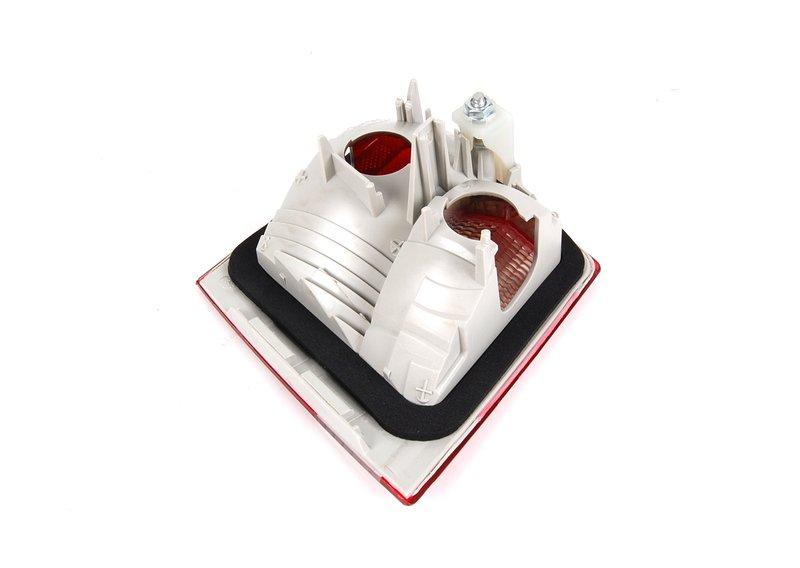 Блок задних фонарей на багажной двери Л