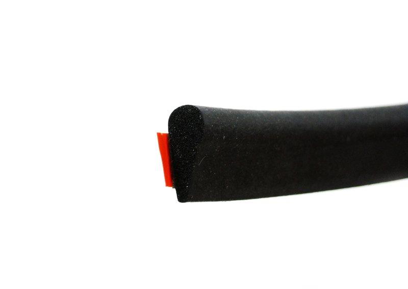 Уплотнитель блока задних фонарей