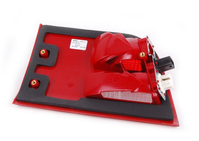 Блок задних фонарей на багажной двери Л