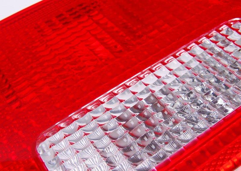 Блок задних фонарей на багажной двери П