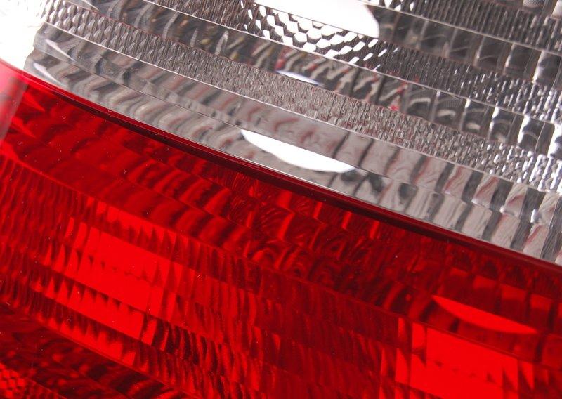 Блок задних фонарей на крыле Л белый