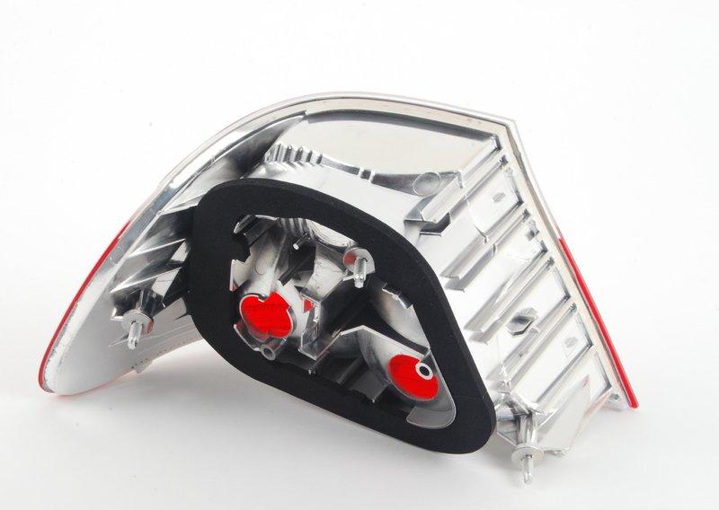 Блок задних фонарей на крыле П белый