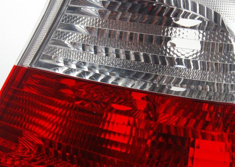 Блок задних фонарей на крыле П белый