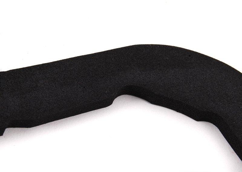 Уплотнитель блока задних фонарей