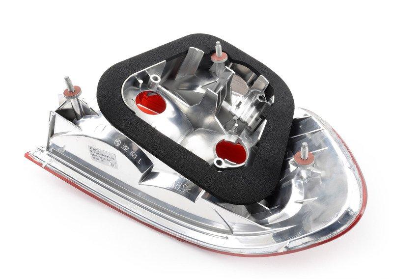 Блок задних фонарей на крыле Л белый