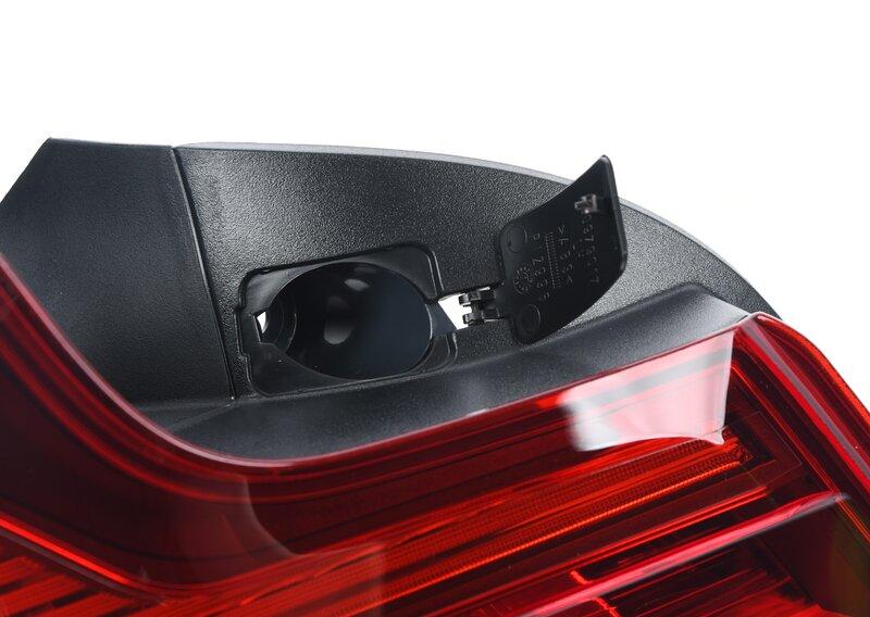 F22/F87 фонарь левый внешний Black Line