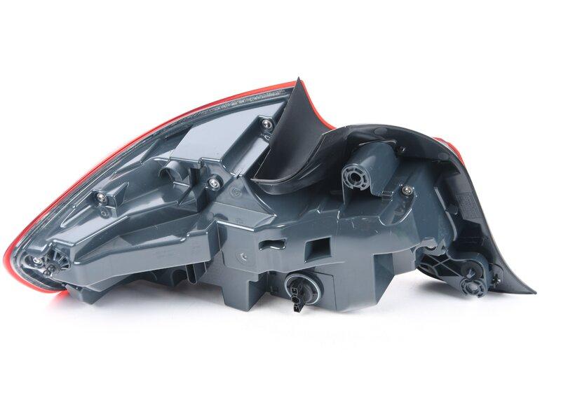 F22/F87 фонарь правый внешний Black Line