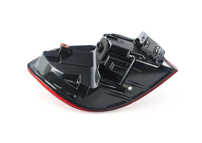 Блок задних фонарей на крыле П