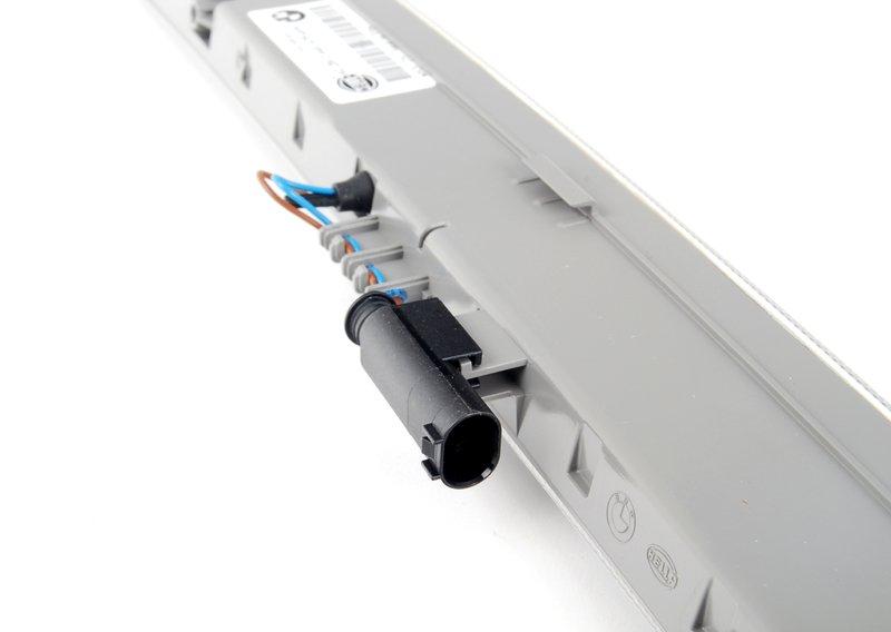 Третий фонарь стоп-сигнала белый