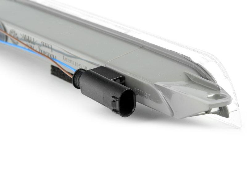 Третий фонарь стоп-сигнала белый