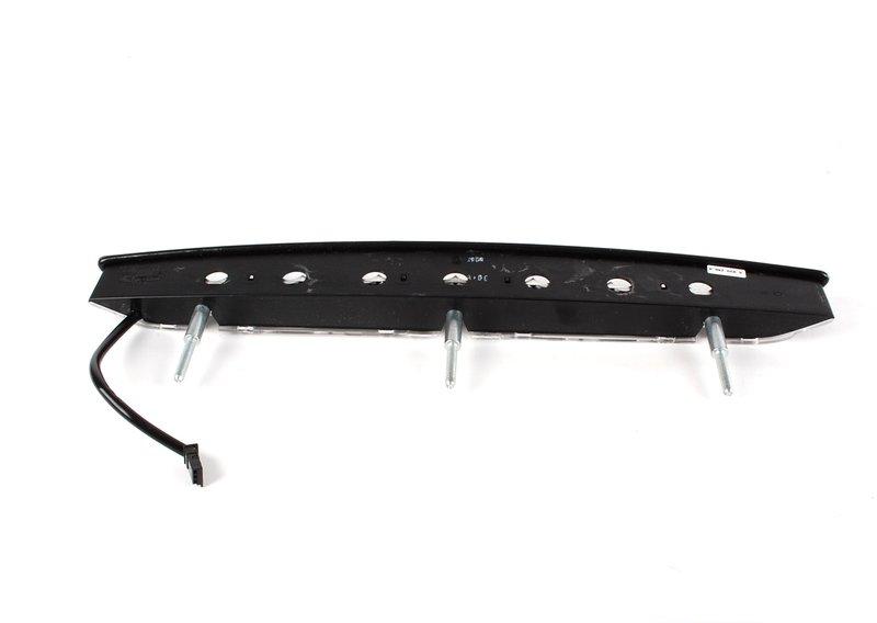 Третий фонарь стоп-сигнала белый