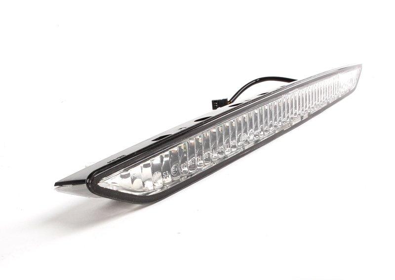 Третий фонарь стоп-сигнала белый