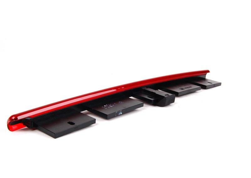 Третий фонарь стоп-сигнала красный