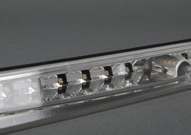 Третий фонарь стоп-сигнала белый