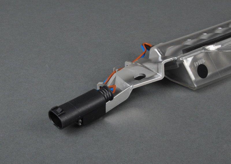 Третий фонарь стоп-сигнала белый