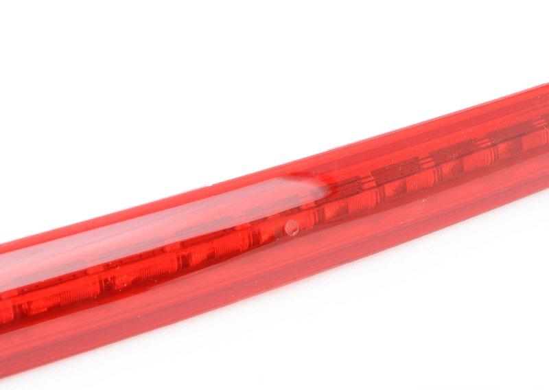 Третий фонарь стоп-сигнала красный