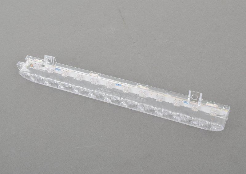 Третий фонарь стоп-сигнала белый