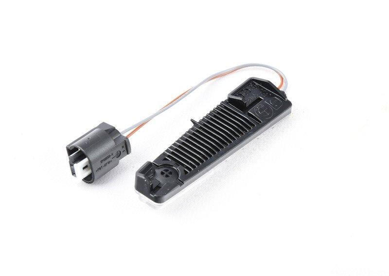 Фонарь в наружном зеркале Л