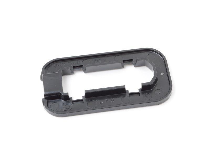 Крепление рамки