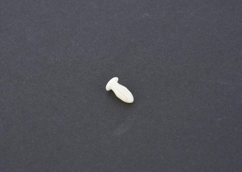 Пластмассовая заклепка