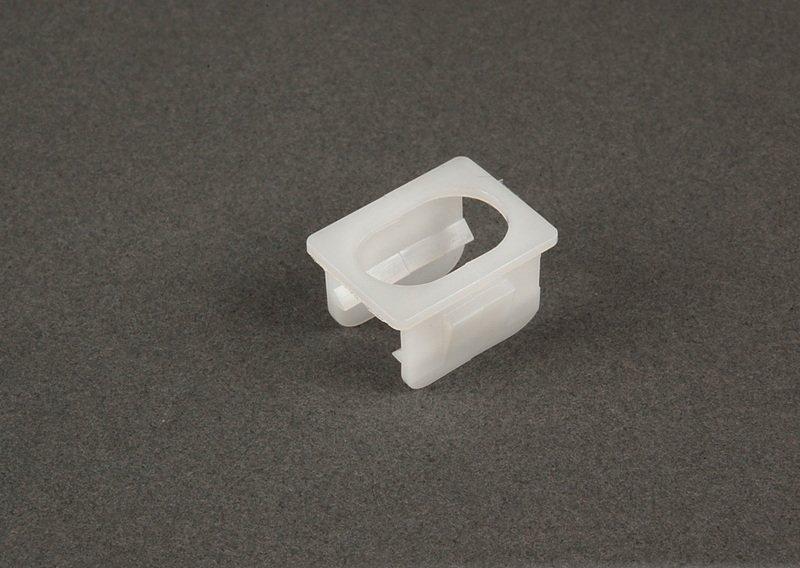 Вставка фиксатора