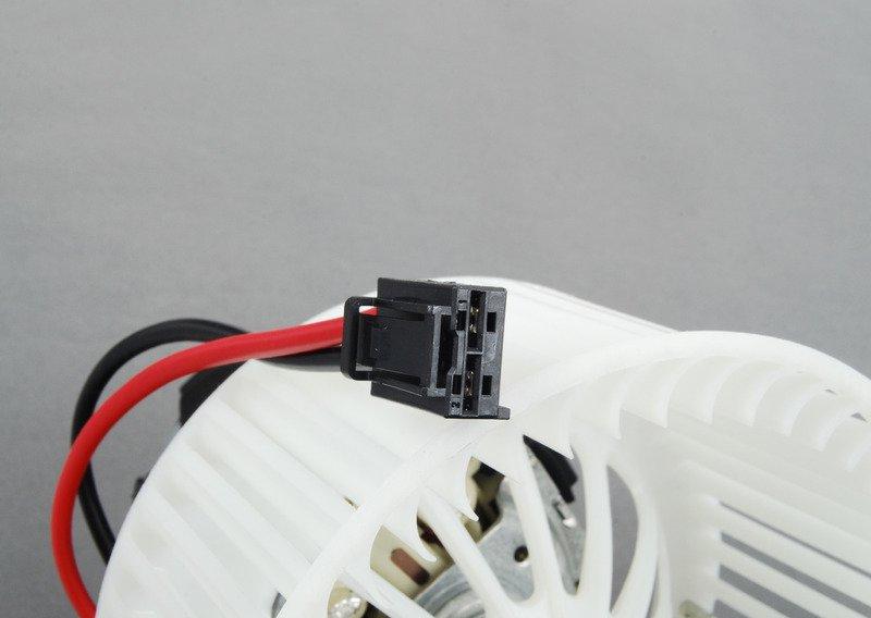 F10/F01 вентилятор салона