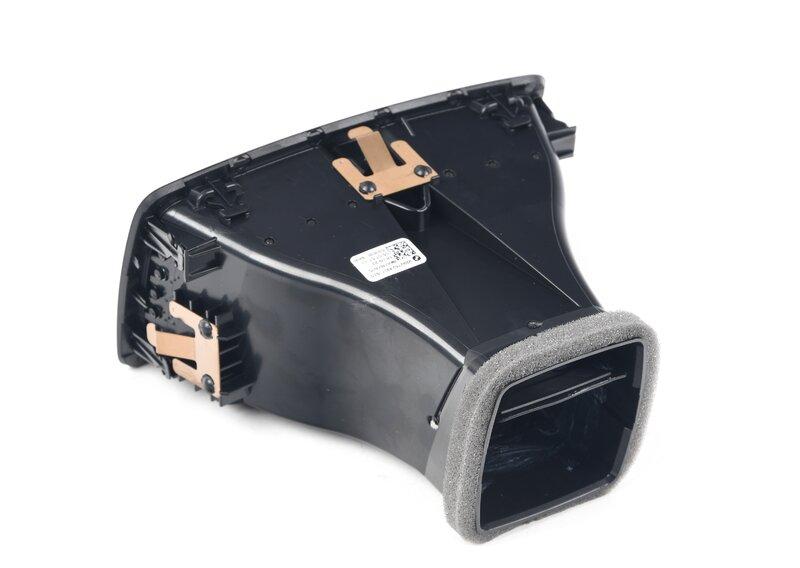 Вентиляционная решетка,задн.часть салона