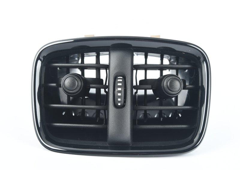 Вентиляционная решетка,задн.часть салона