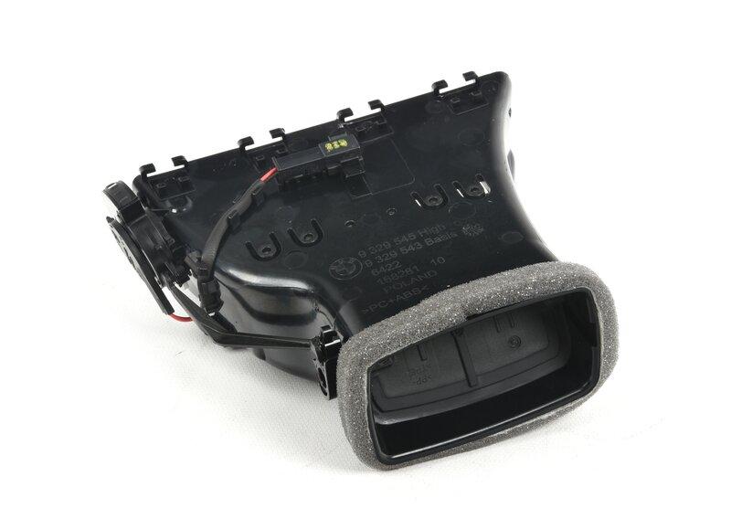 Вентиляц.решетка на стороне водителя